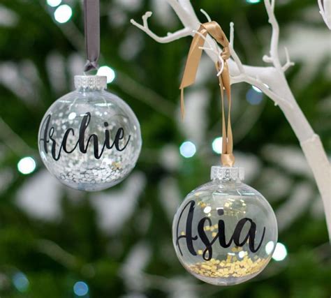 Ways To Decorate Your Home With Snowflakes And Baubles 24