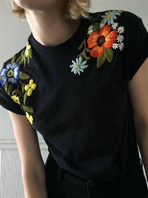 Floral Embroidered Tee Embroidered Clothes Embroidery On Clothes