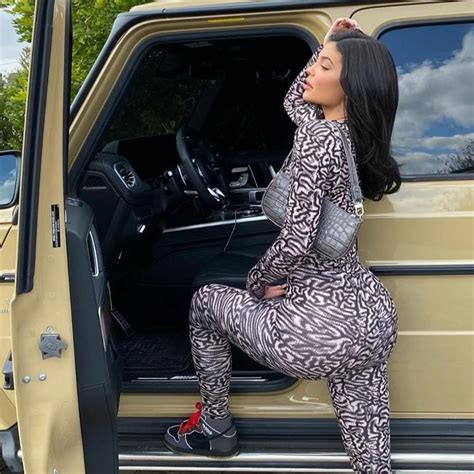 Kylie Jenner Wearing Sb Dunks Is The Best Thing Happening In Sneakers