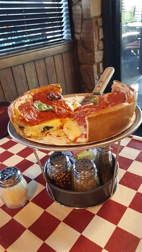 Giordano's is a great place for classic chicago style pizza (deep dish). Chicago Classic @ Giordano, Orlando, FL : Pizza