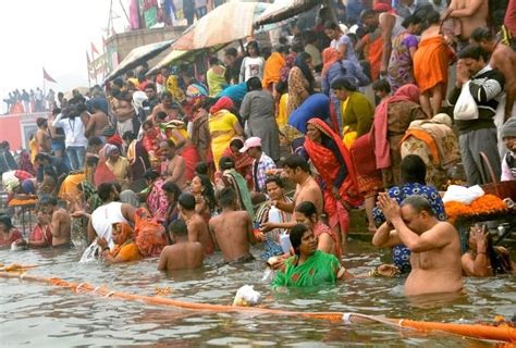 Devotees Gathering On Makar Sankranti Varanasi Ganga Ghat See The Images Amar Ujala Hindi News