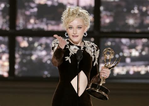 Emmys 2022 Julia Garner In Gucci Laptrinhx News