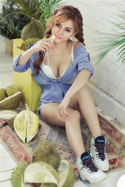 Mon 2k Tran Ngoc Anh Poses Sexy With Durian Fruit 15 Photos Hot Girl China