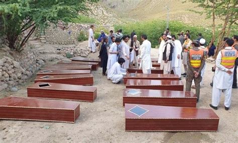 درہ آدم خیل میں اجتماعی قبر سے کان کنوں کی لاشوں کی باقیات برآمد Pakistan Dawnnews