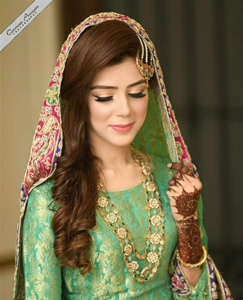 mehndi makeup ♥ descent bride pic collection in be t tika and ide jhoomar hairstyle board