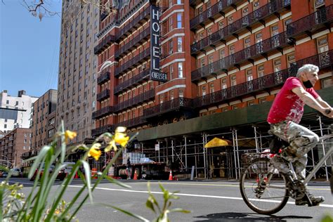 The Chelsea Hotel Becomes A New York Battleground The New York Times