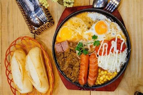 Khi ăn có thể dùng cùng salad cho đỡ ngán. Hé lộ cách làm bánh mì chảo thơm nức mũi khiến cả nhà thích mê