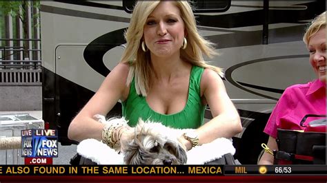 A Sexy Ainsley Earhardt In Green Sexy Leg Cross