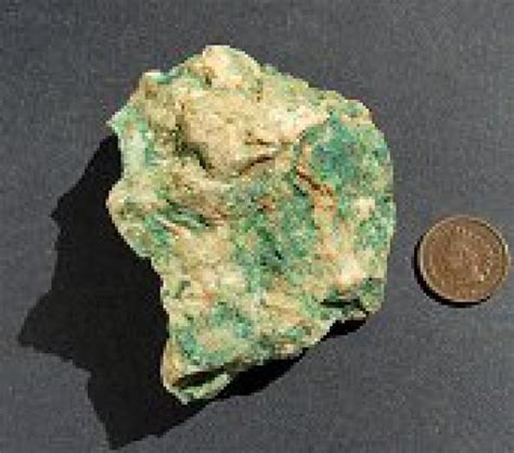 The Most Common Green Minerals Minerals Pretty Rocks Minerals And