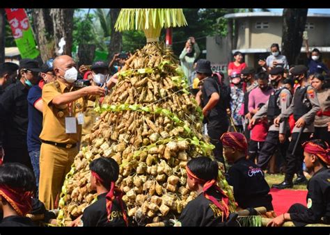 Festival Kupat Lepet Di Jepara Antara Foto