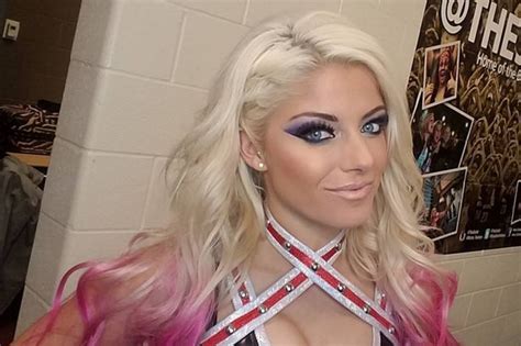 Alexa Bliss Naked WWE Alexa Bliss Denies Naked Images Leaked Online Are Her As Paige Sex