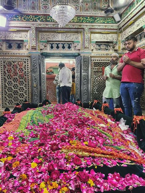 Amir Khusro S Tomb Nizamuddin New Delhi By Nikhil Jain