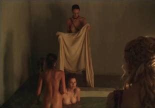 Lucy Lawless Naked To Show Her Breasts On Spartacus Vengeance Nude