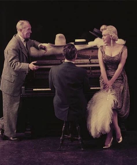 Marilyn Monroe Et Maurice Chevalier Photographi S Par Milton H Greene