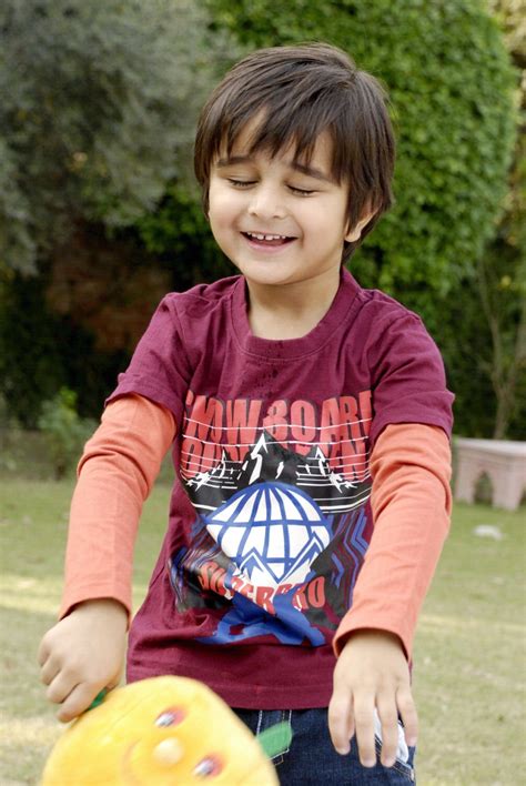Free Photo Cute Kid Playing In The Lawn Adolescence Outdoors Joy