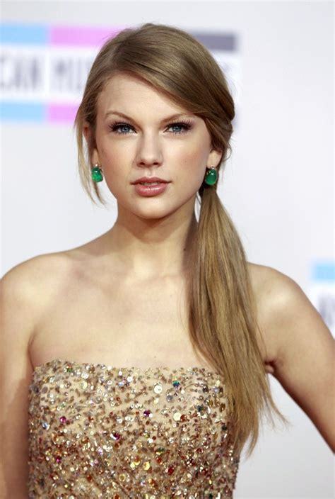 Taylor Swift Side Pony Natural Makeup Long Hair Styles Hair