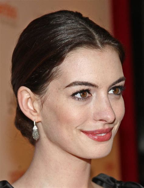 Hair And Beauty Anne Hathaway Hairstyles 03