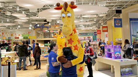 Toys R Us Comeback Toy Shops Coming To 400 Macys Locations