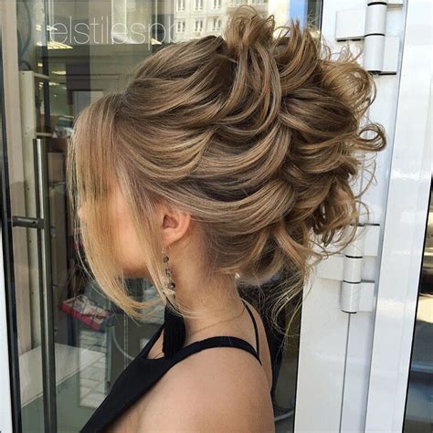 10 Wunderschöne Prom Updos Für Langes Haar Friseur 2019