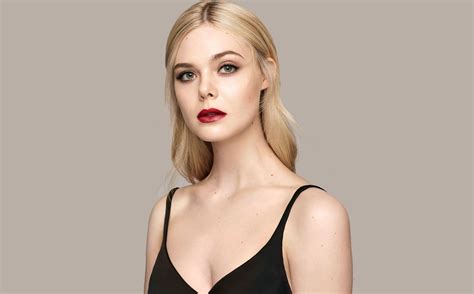 Elle Fanning Stunning Wallpaper