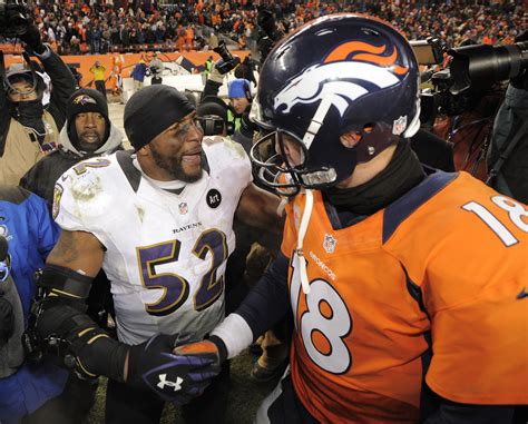 Peyton Manning Ray Lewis Locker Room Photo Broncos Qb Shares Quiet Moment With Ravens Star