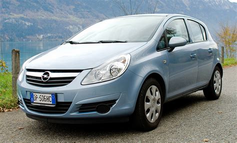 Defekte, veraltete oder falsche zündkerzen sind mitunter der häufigste grund, wenn automotoren ruckeln oder nicht mehr die volle leistung bringen. File:Opel Corsa Switzerland front.jpg - Wikimedia Commons