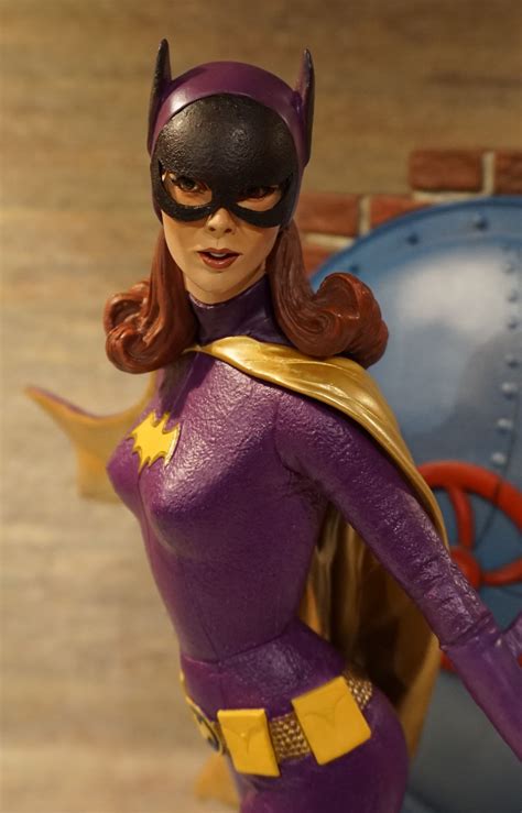 Batman Classic Yvonne Craig As Batgirl Maquette By Tweeterhead