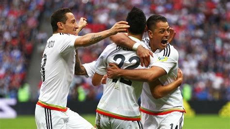 Hirving Lozano Celebrates With His Teammates As His Decisive Goal In
