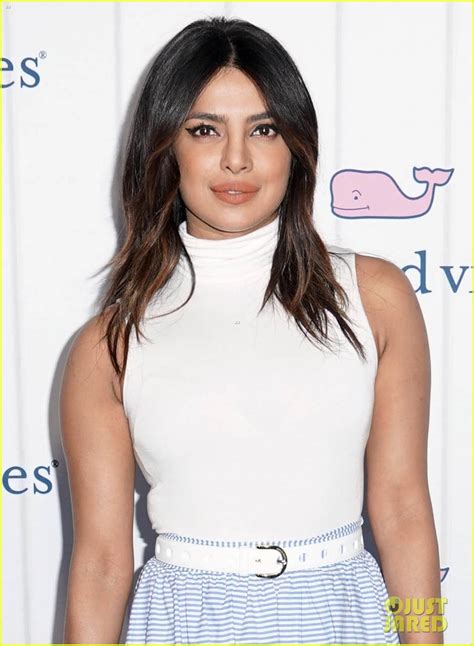 Photo Priyanka Chopra Steps Out For Vineyard Vines For Target Launch Party 08 Photo 4288868
