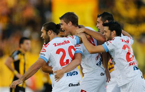 Открыть страницу «arsenal de sarandí» на facebook. Ex-Bota, goleiro do Peñarol entrega o ouro, e Arsenal de ...