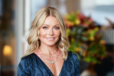 Kelly Ripa Shows Off The Progression Of Her Graying Roots In Quarantine