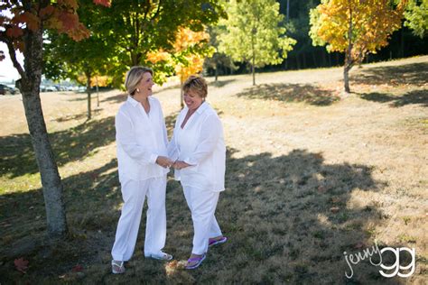 west seattle wedding ~ salty s on alki ~ diane and donna jenny gg seattle wedding and portrait