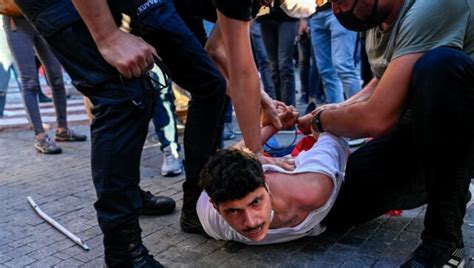 Turkish police beat and detain people commemorating victims of Suruç
