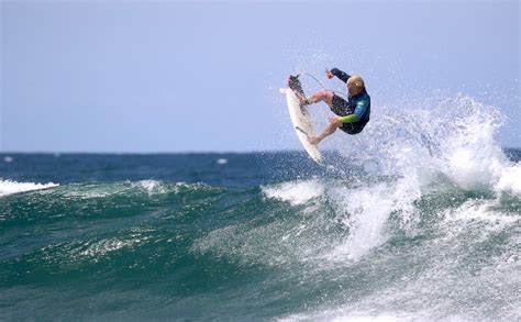 Surfing Winkipop Bells Beach Victoria Australia Aaron Kinzer Flickr