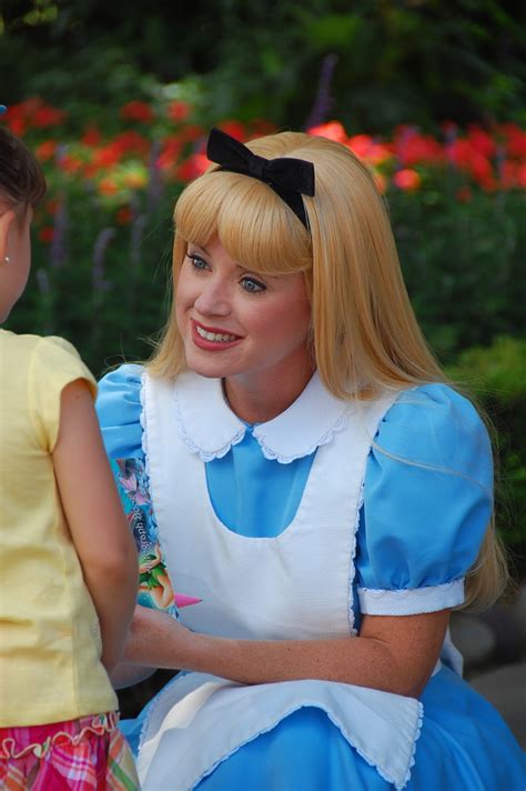 Disney Sisters Alice In Wonderland Meet And Greet