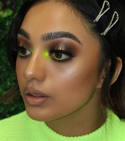 Smokey Eye With A Touch Of Neon Green Im In Love With This Makeup