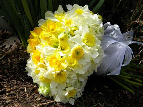 Our yellow bridal bouquets are sunny and fun anytime of year. Wedding Flowers from Springwell: Wedding Bouquets in ...