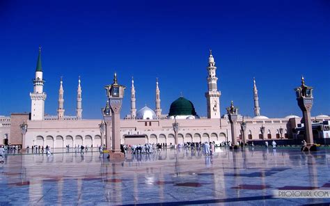 This picture of kaaba is taken from millions of people are gathered in masjid al haram at the time of hajj. Madina Mosque HD Wallpaper | Free Wallpapers