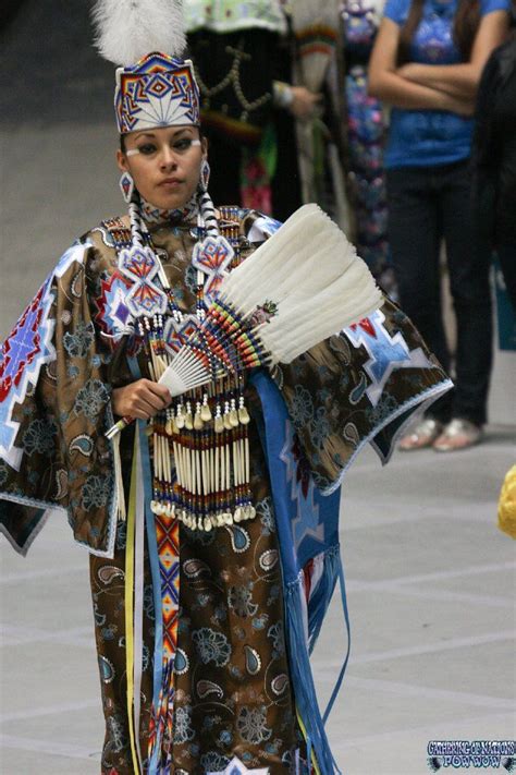 11womenssocloth03 Native American Regalia Native American Dress