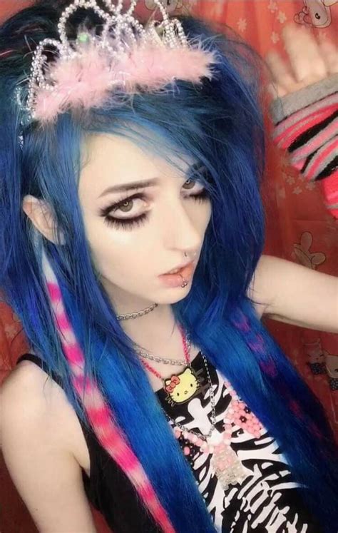 Pin By Bonnie Lavey On 2000s Emo Girls Scene Hair Scene Outfits Emo