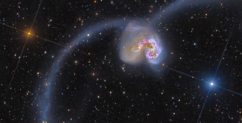 Bad Astronomy An Amazing Image Of The Colliding Antennae Galaxies By