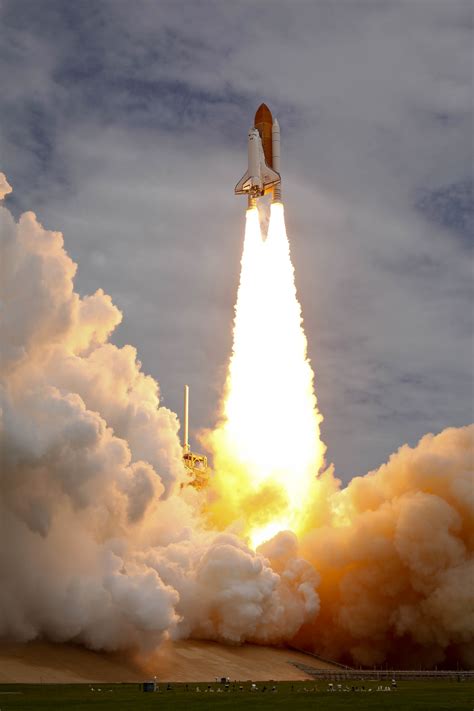 Nasa Sts 135 Final Space Shuttle Launch Photos Public Intelligence