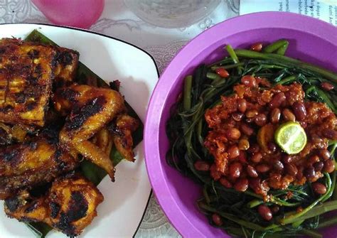 Inilah yang menjadi ciri khas dalam penyajian resep ayam bakar taliwang yang asli. Resep Ayam bakar taliwang vs plecing kangkung khas Lombok ...