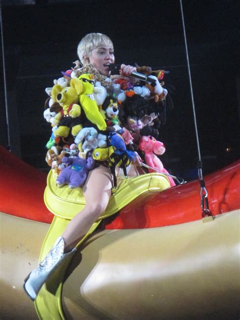 File Miley Cyrus Bangerz Tour 3  Wikimedia Commons