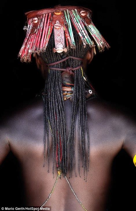 mario gerth s photographs reveal sculpted hairstyles worn by angola tribal women daily mail online