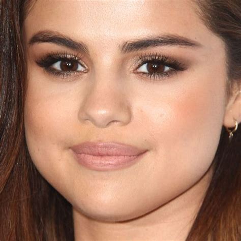 Selena Gomezs Makeup Photos And Products Steal Her Style Selena