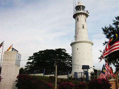 Anda dikehendaki membuat kajian tentang bangunan/ binaan bersejarah di tempat tinggal anda. BLOG BUKU BARU: Malaysia: 5 Tempat bersejarah Di Malaysia