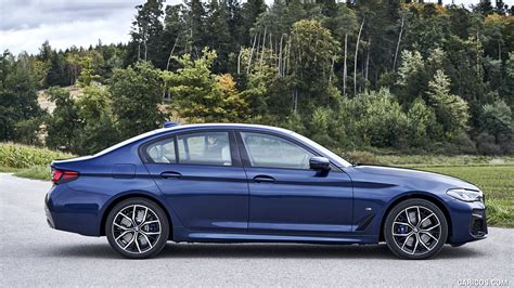 Handling isn't the sharpest, but it's still plenty composed. 2021 BMW 5 Series 540i xDrive M Sport Package - Side | HD ...