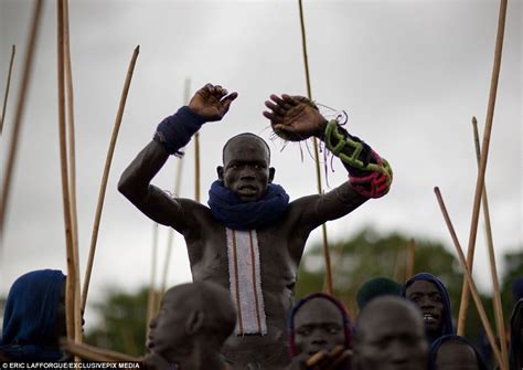 Suri Tribe In Ethiopia Battle Each Other With Sticks Daily Mail Online