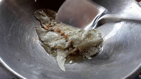 Tepung beras sebanyak 500 gram. CARA MEMBUAT REMPEYEK RENYAH BY KAK CIN CHEEF - YouTube